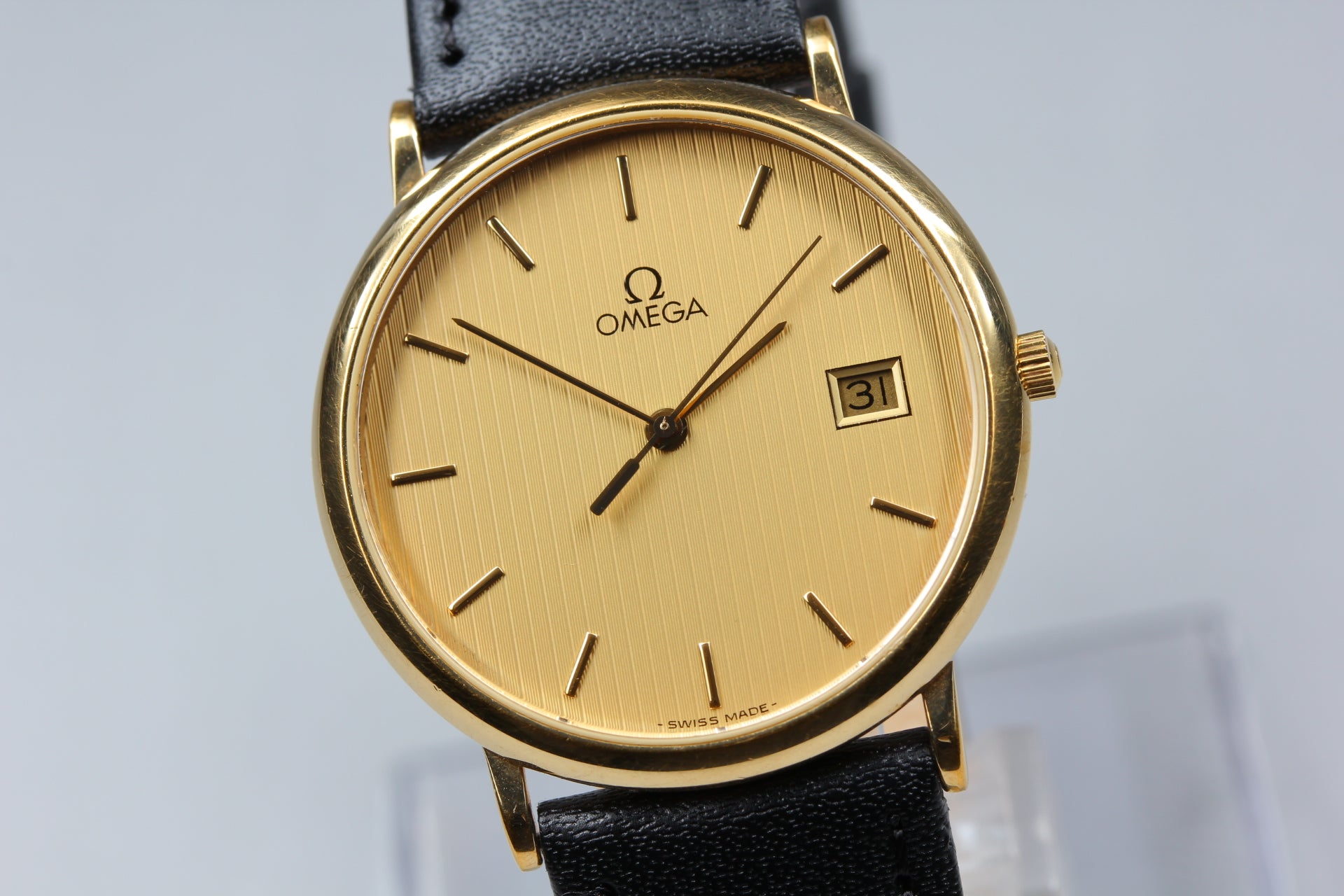 1988 Near MINT OMEGA De Ville 32mm 196.0312.1 Quartz Gold Dial Men's Vintage