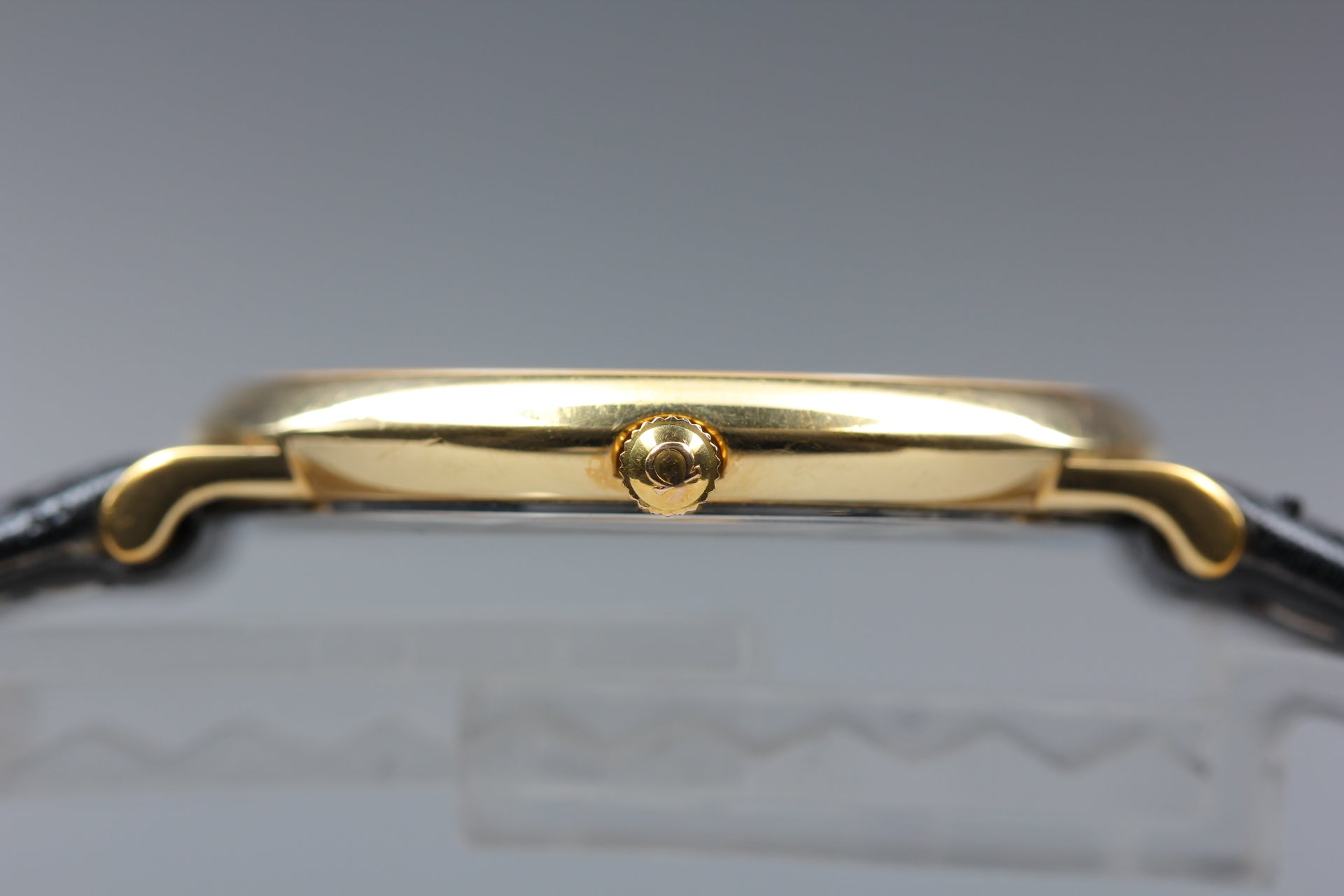 1988 Near MINT OMEGA De Ville 32mm 196.0312.1 Quartz Gold Dial Men's Vintage