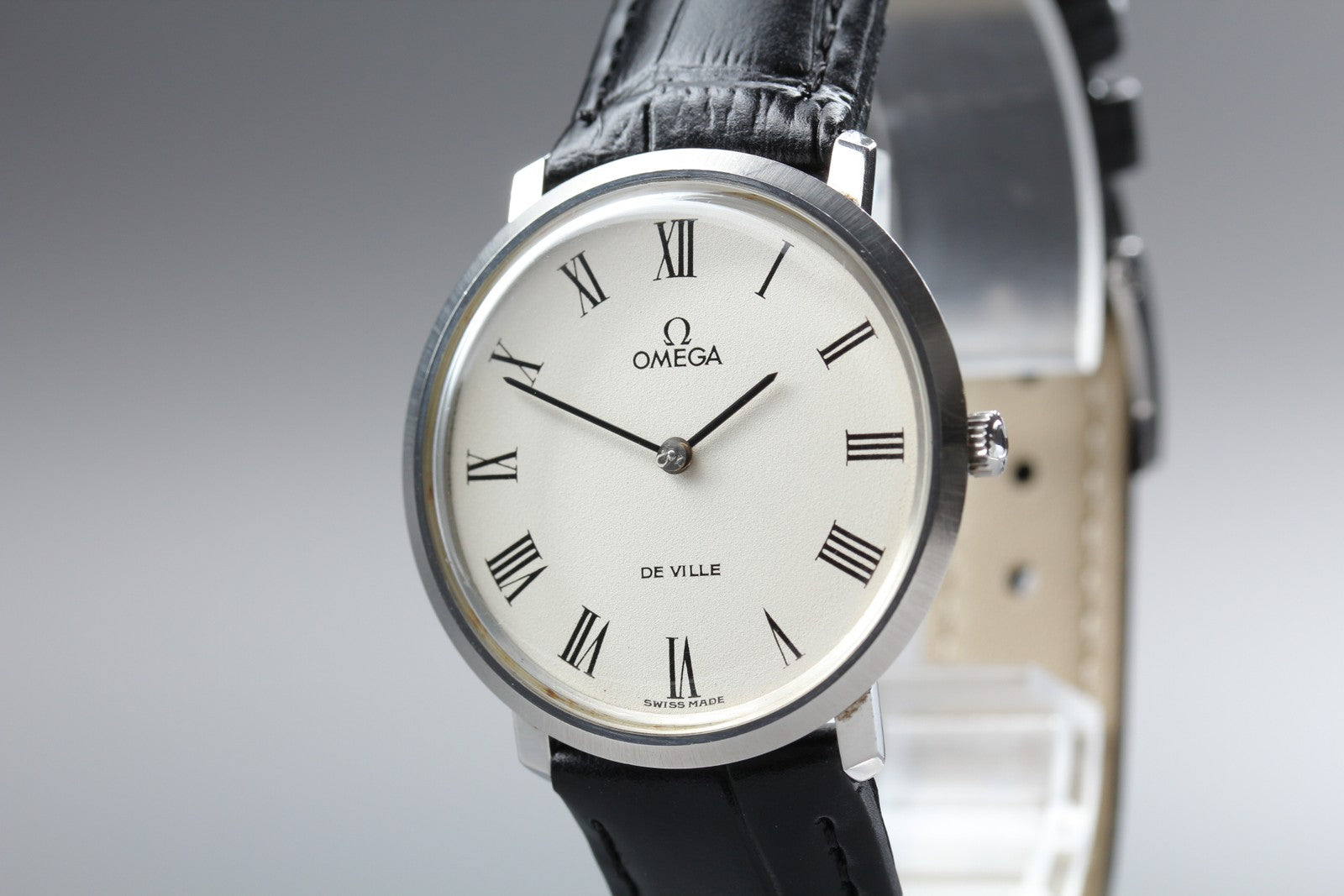 1972 Near MINT OMEGA De Ville 33mm 111.077 Manual White Roman Dial Men's Vintage