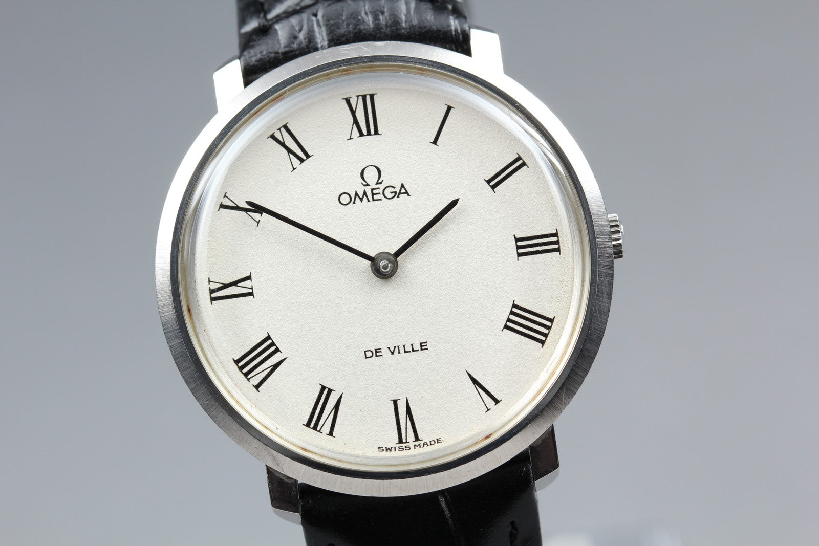 1972 Near MINT OMEGA De Ville 33mm 111.077 Manual White Roman Dial Men's Vintage