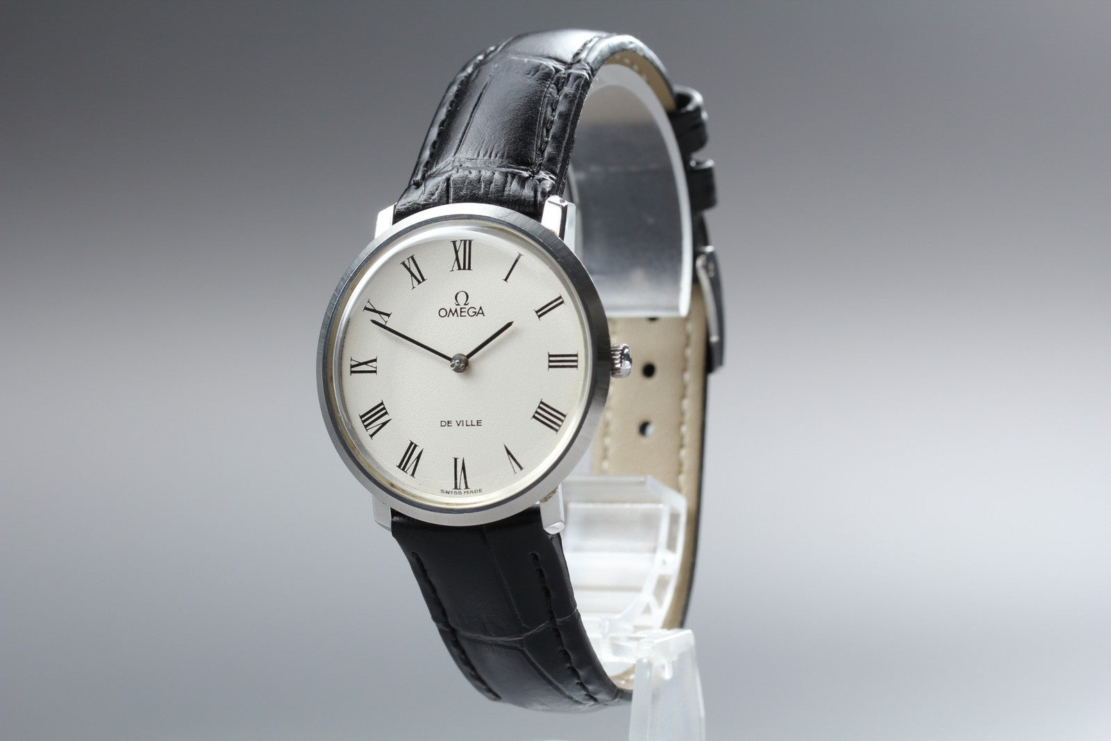 1972 Near MINT OMEGA De Ville 33mm 111.077 Manual White Roman Dial Men's Vintage