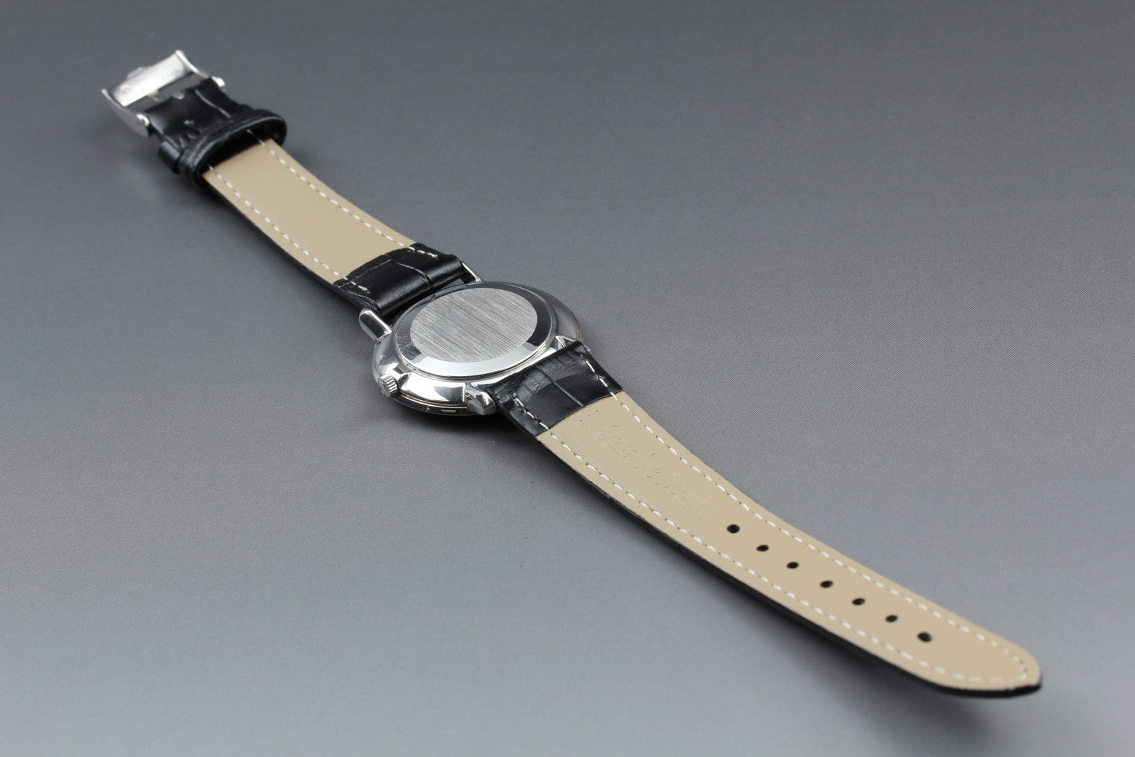 1972 Near MINT OMEGA De Ville 33mm 111.077 Manual White Roman Dial Men's Vintage