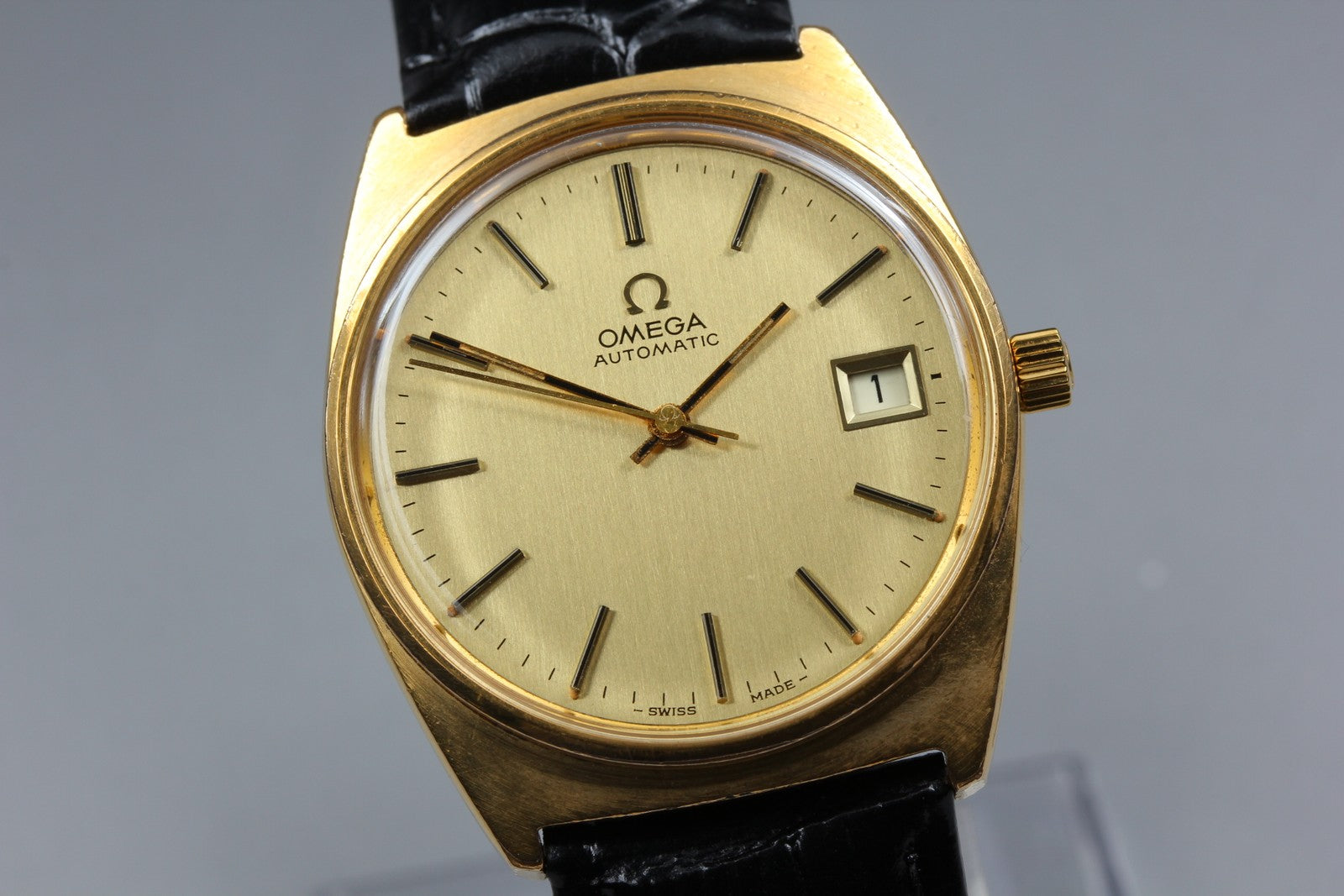1977 Near MINT OMEGA Seamaster 34mm 166.0204 Automatic Gold Dial Men's Vintage