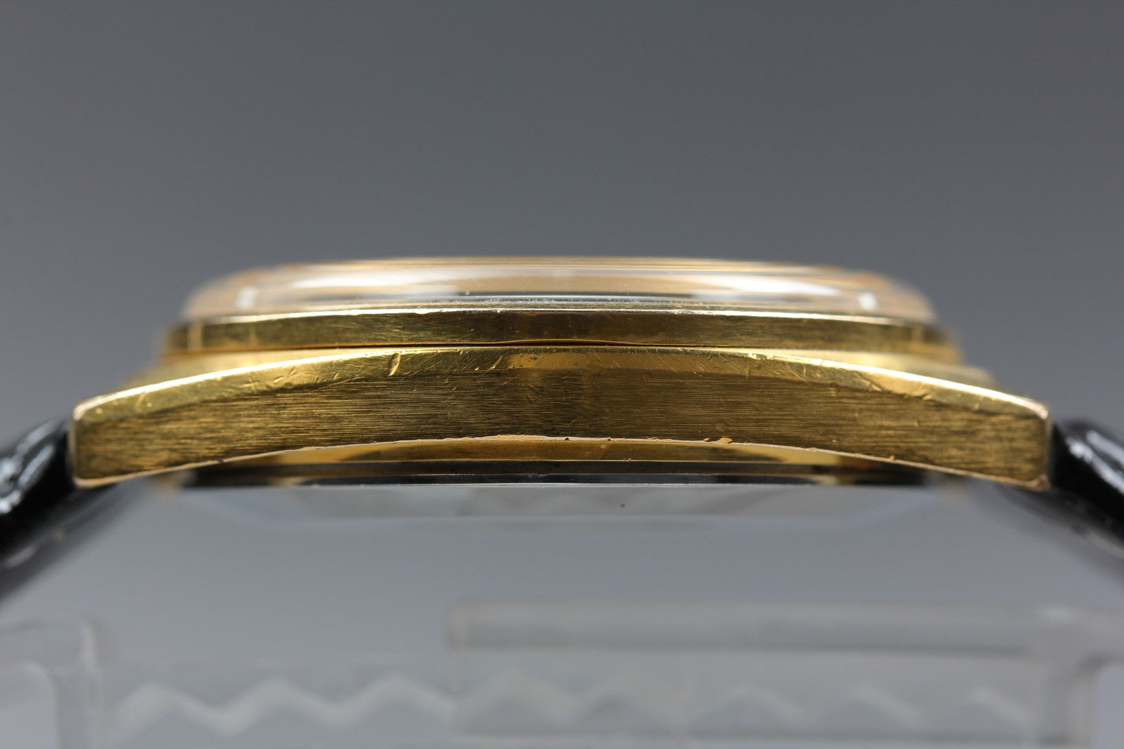 1977 Near MINT OMEGA Seamaster 34mm 166.0204 Automatic Gold Dial Men's Vintage