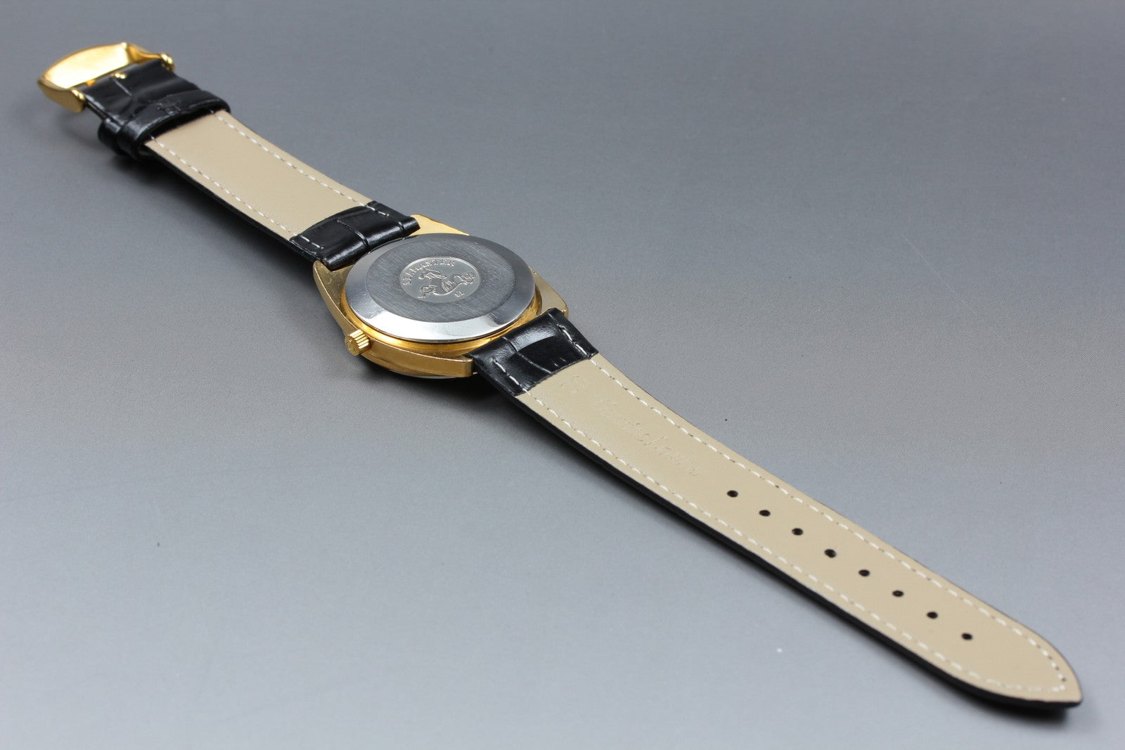 1977 Near MINT OMEGA Seamaster 34mm 166.0204 Automatic Gold Dial Men's Vintage