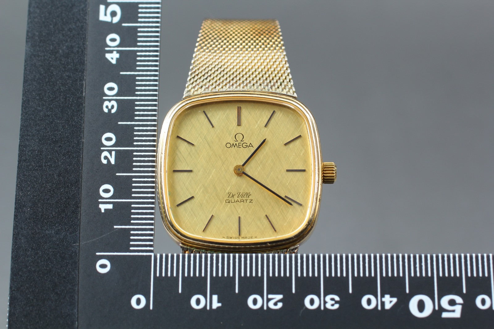 1979 OMEGA De Ville 30mm 191.0065 Quartz Gold Dial Men's Watch Vintage Exc+5