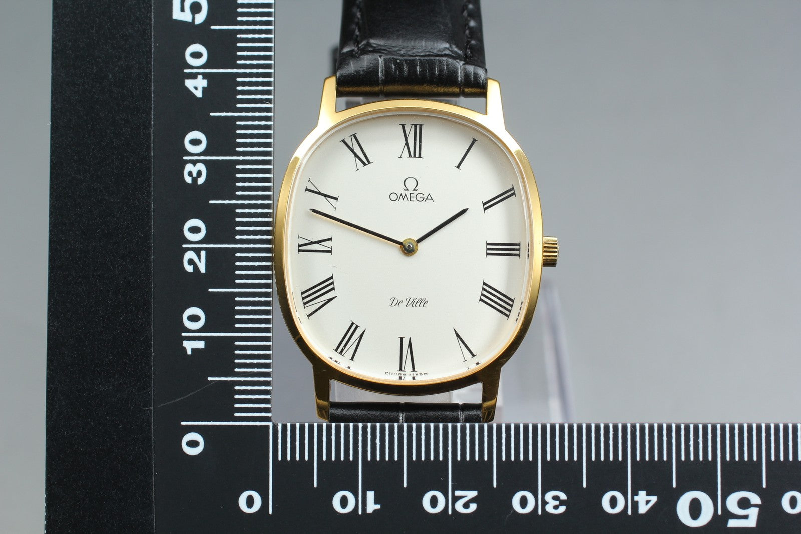 1979 Near MINT OMEGA De Ville 31mm 111.0148 Manual White Roman Dial Men Vintage