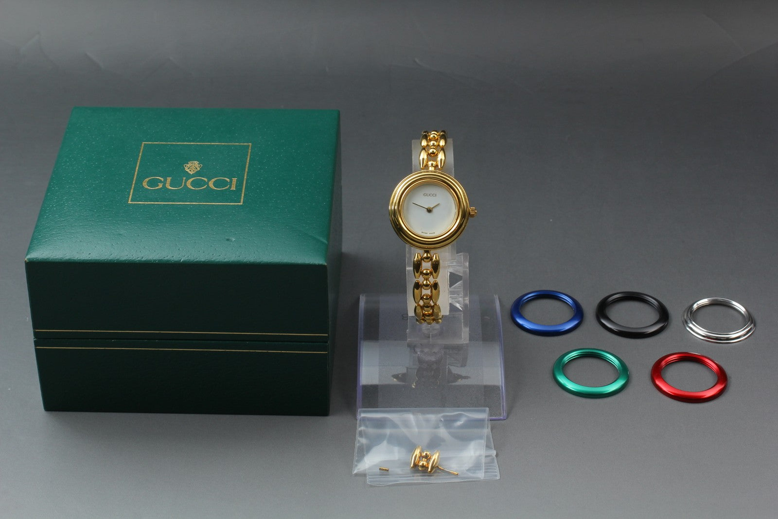 Near MINT/Box GUCCI Change Bezel 11/12.2 6 Colors 26mm Quartz White Dial Women's