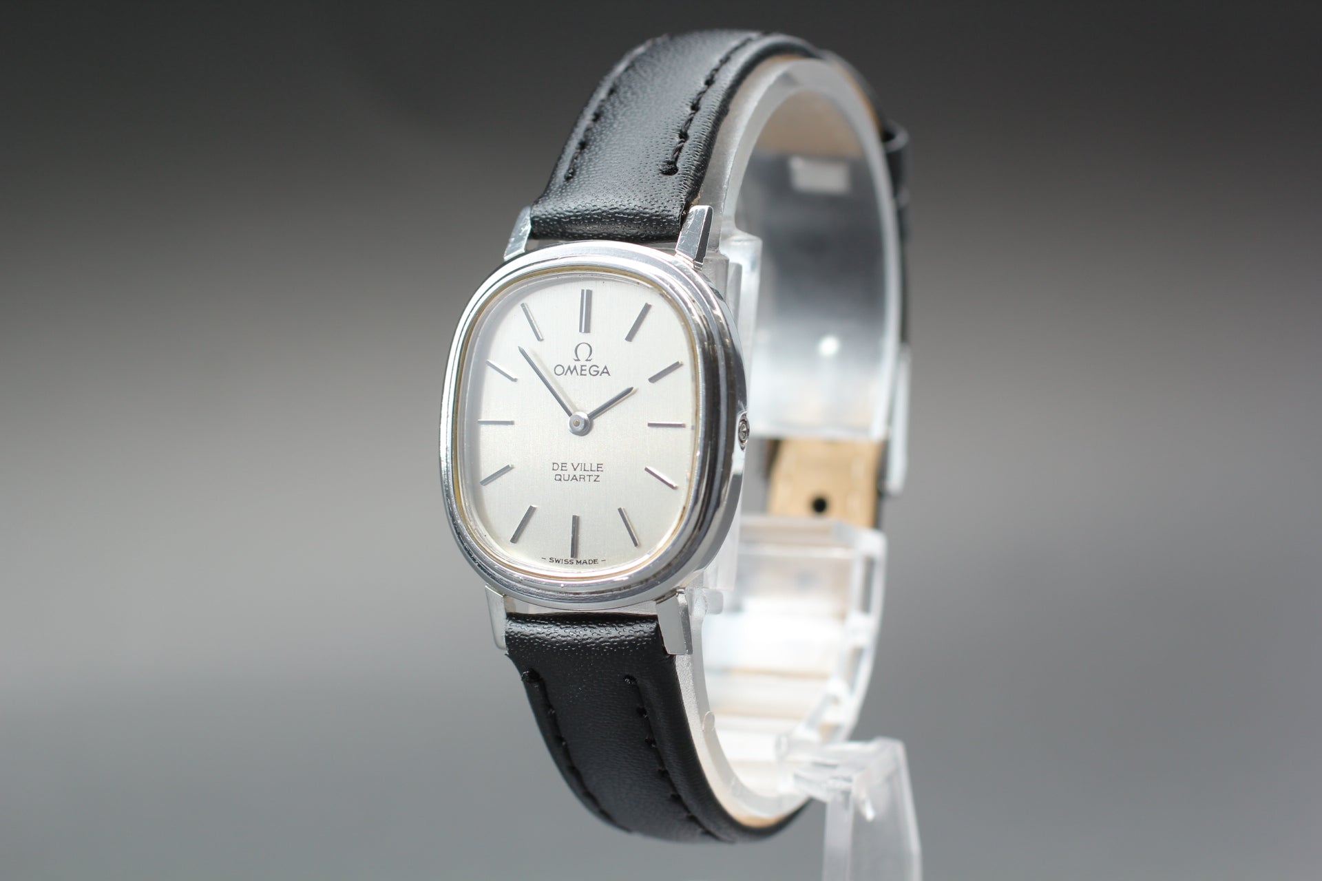 1979 Near MINT OMEGA De Ville 24mm 591.0021 Quartz Silver Dial Women's Vintage