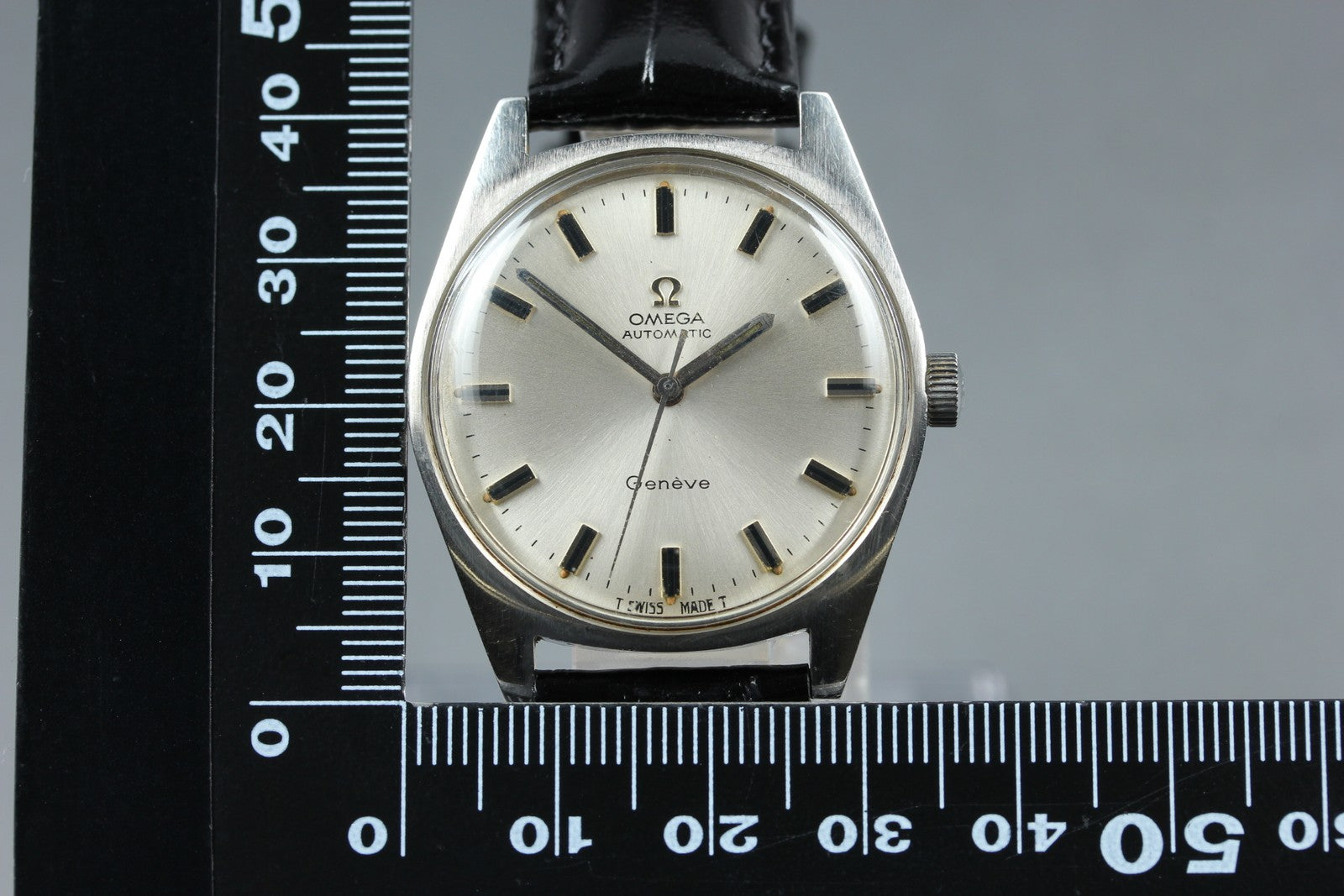 1969 Near MINT OMEGA Geneve 34mm 165.041 Automatic Silver Dial Men's Vintage