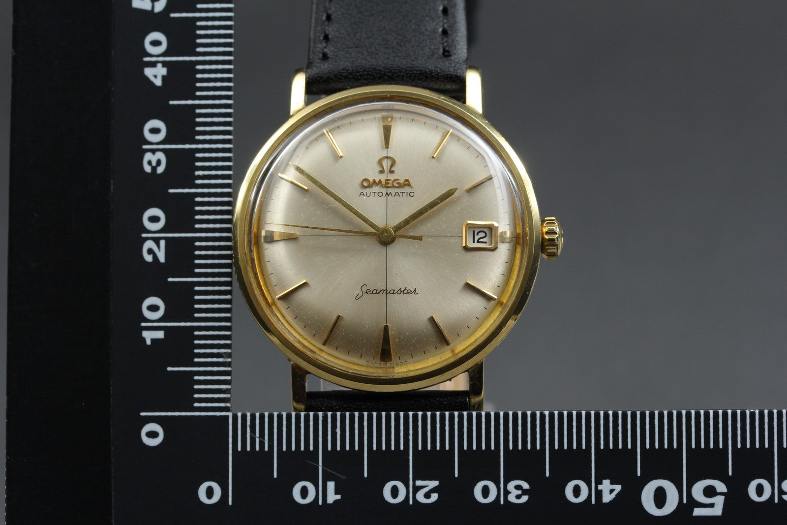 Near MINT OMEGA Seamaster 34mm Automatic Champagne Gold Dial Men's Watch Vintage