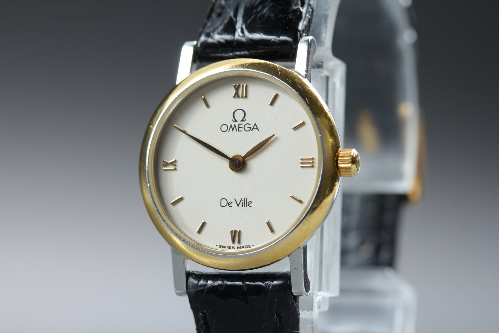 1997 Near MINT OMEGA De Ville 23mm 595.1111 Quartz White Roman Women's Vintage