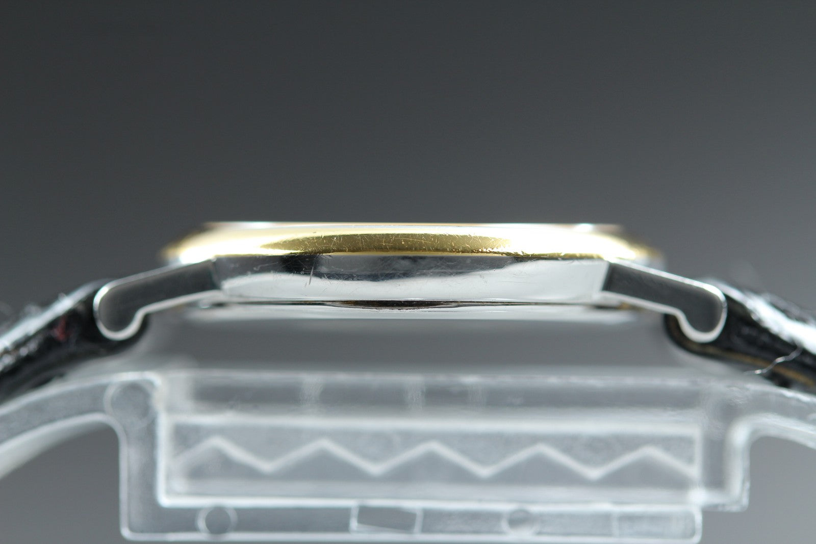 1997 Near MINT OMEGA De Ville 23mm 595.1111 Quartz White Roman Women's Vintage