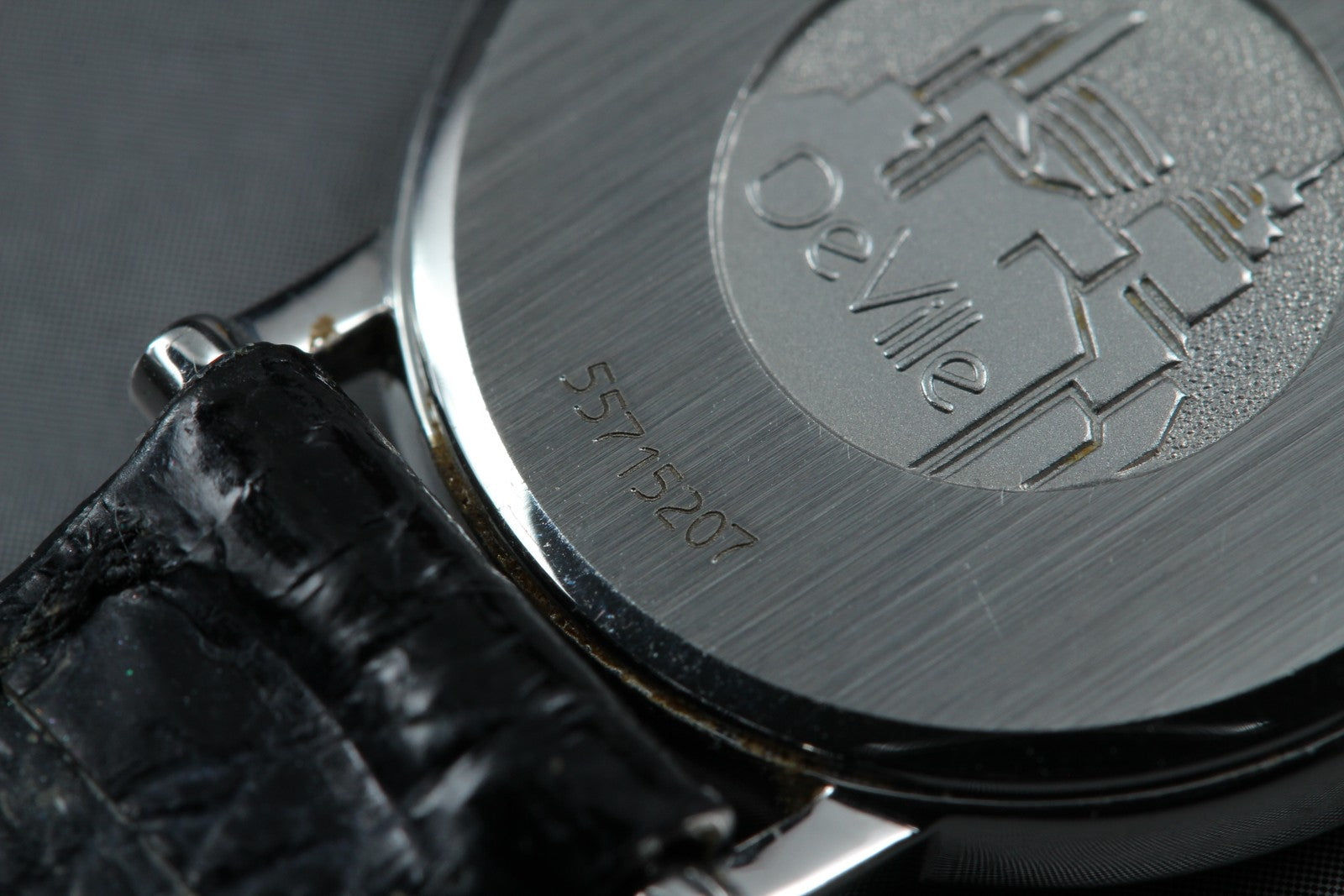 1997 Near MINT OMEGA De Ville 23mm 595.1111 Quartz White Roman Women's Vintage