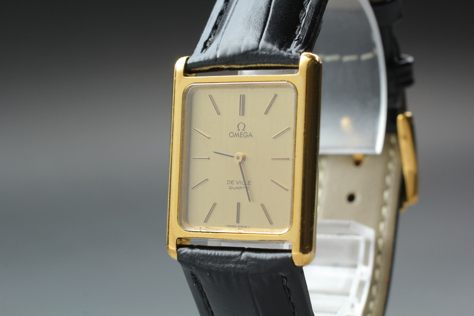 1979 Near MINT OMEGA De Ville 24mm 591.0027 Quartz Gold Dial Tank Unisex Vintage