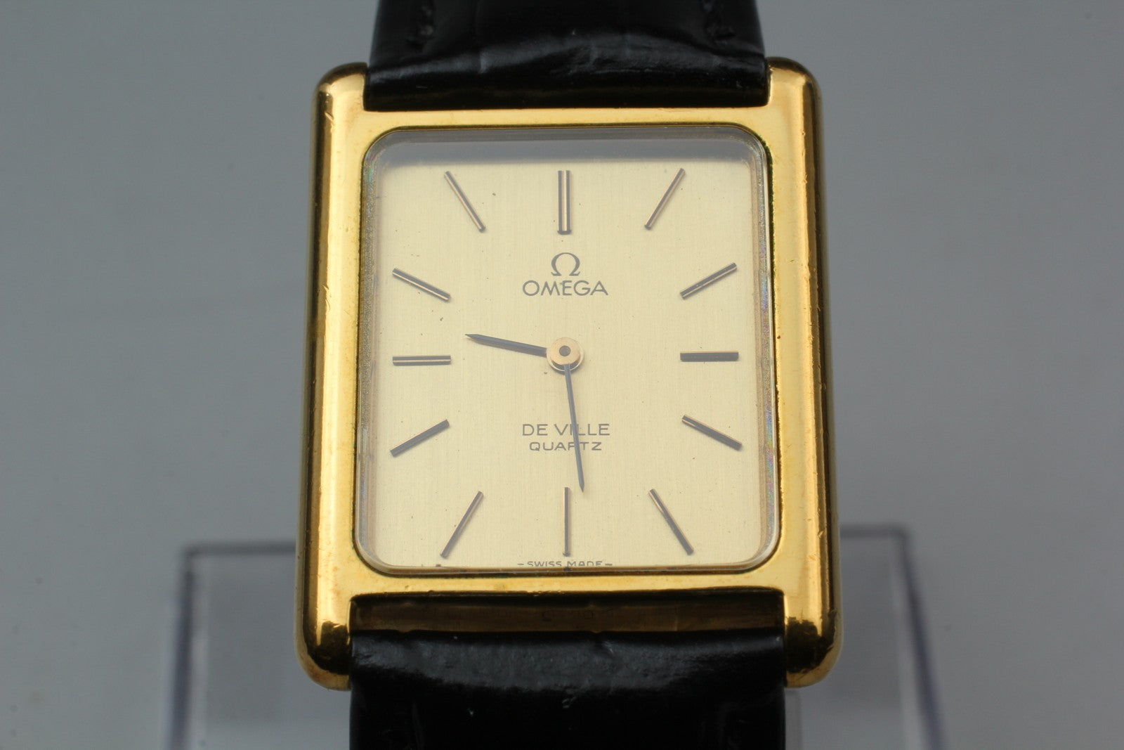 1979 Near MINT OMEGA De Ville 24mm 591.0027 Quartz Gold Dial Tank Unisex Vintage