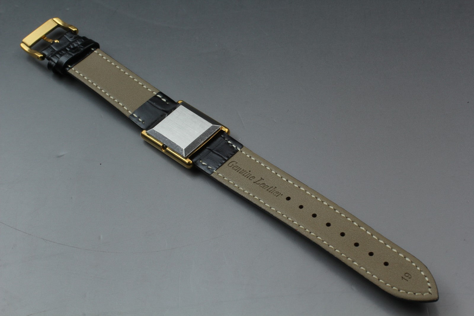 1979 Near MINT OMEGA De Ville 24mm 591.0027 Quartz Gold Dial Tank Unisex Vintage