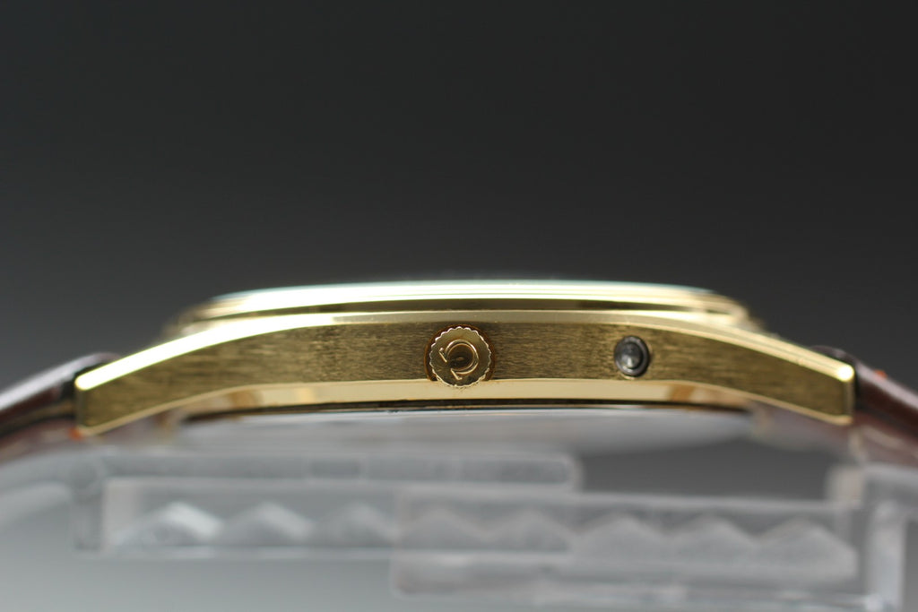 1981 Near MINT OMEGA Seamaster 34mm 196.0217 Quartz Gold Dial Men's Vintage