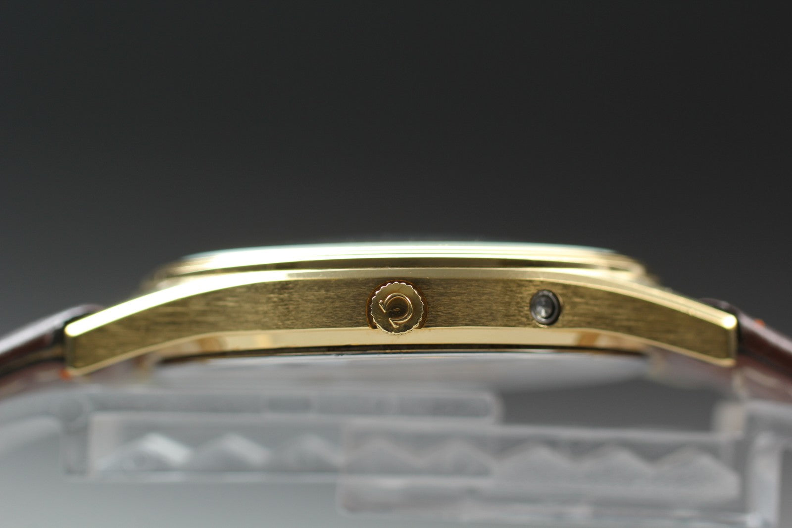 1981 Near MINT OMEGA Seamaster 34mm 196.0217 Quartz Gold Dial Men's Vintage