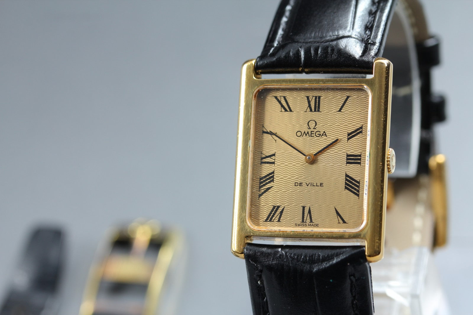 1973 Near MINT OMEGA De Ville 24mm 511.0404 Manual Roman Tank Unisex Vintage