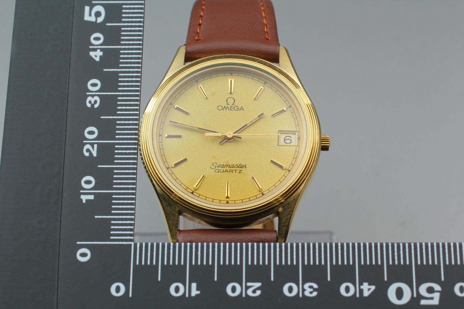 1981 Near MINT OMEGA Seamaster 34mm 196.0217 Quartz Gold Dial Men's Vintage