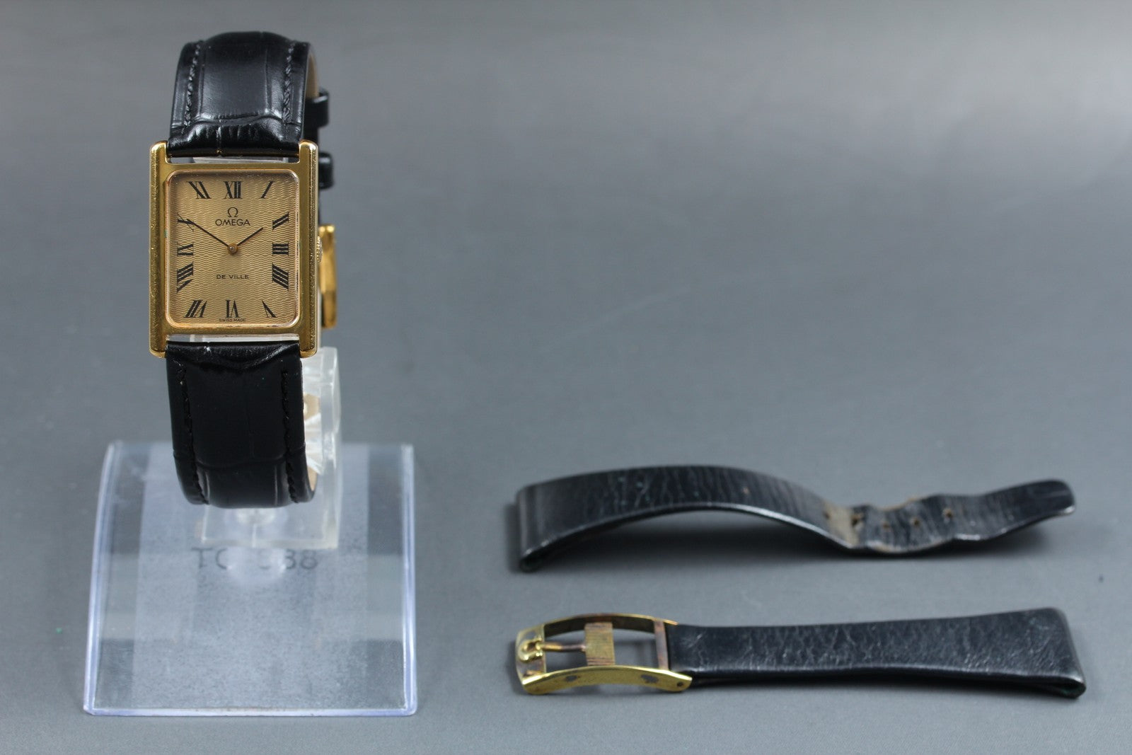 1973 Near MINT OMEGA De Ville 24mm 511.0404 Manual Roman Tank Unisex Vintage