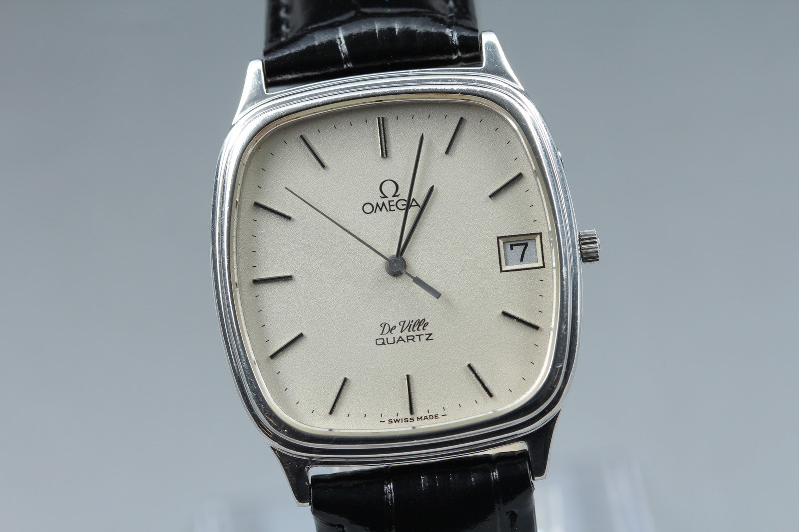 1979 Near MINT OMEGA De Ville 32mm 192.0044 Quartz Silver Dial Men's Vintage