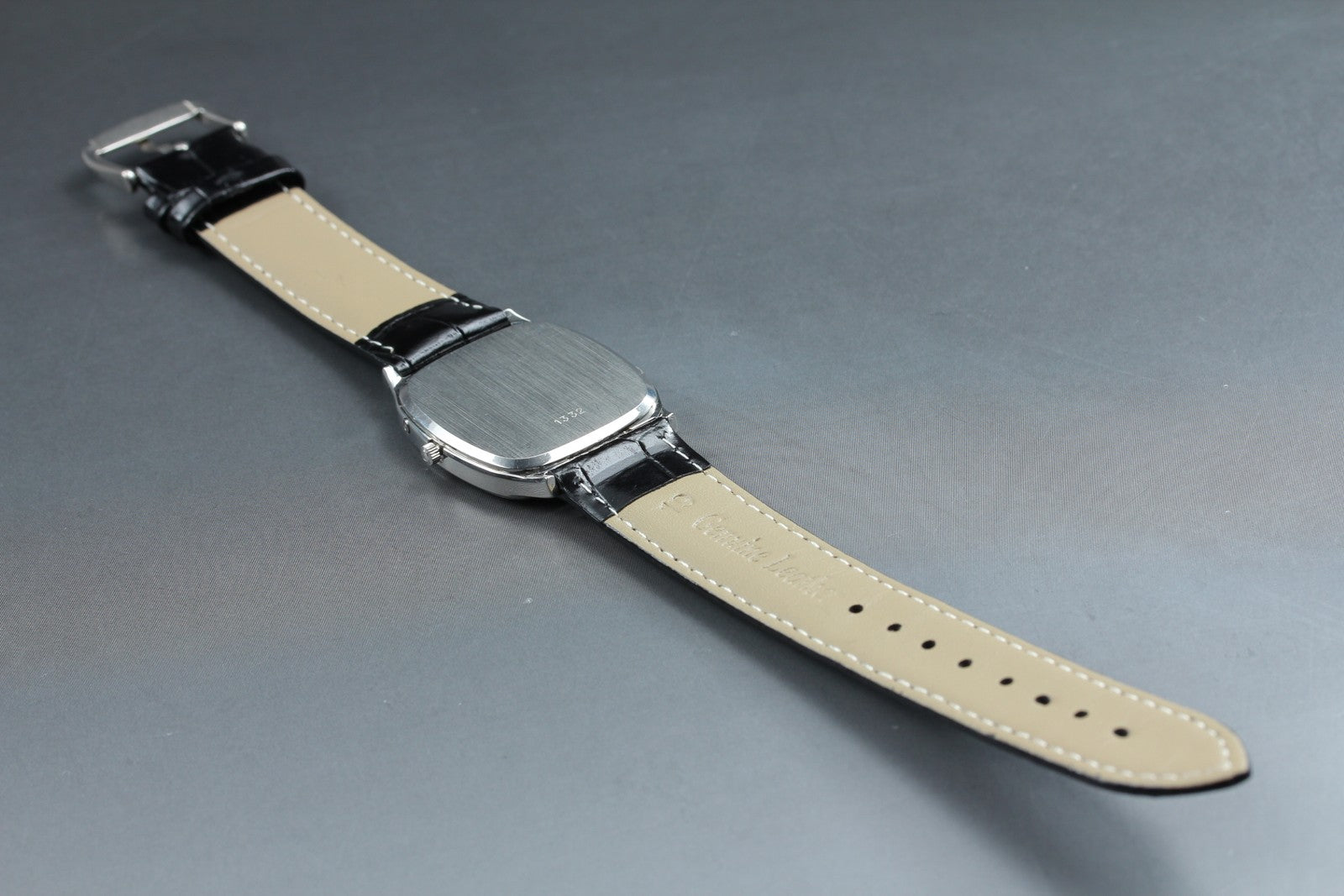 1979 Near MINT OMEGA De Ville 32mm 192.0044 Quartz Silver Dial Men's Vintage
