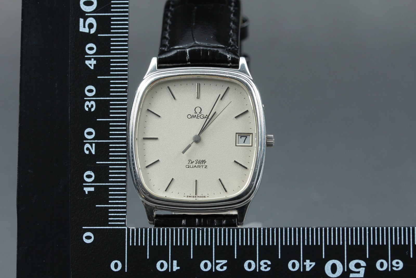 1979 Near MINT OMEGA De Ville 32mm 192.0044 Quartz Silver Dial Men's Vintage