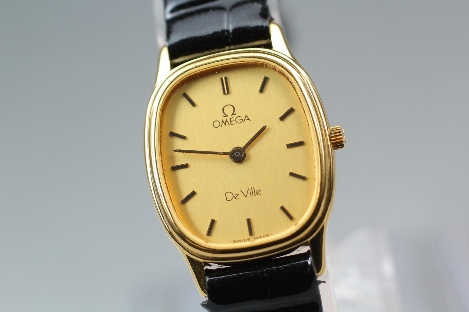 1984 Near MINT/Box OMEGA De Ville 20mm 591.0281 Quartz Gold Dial Women's Vintage