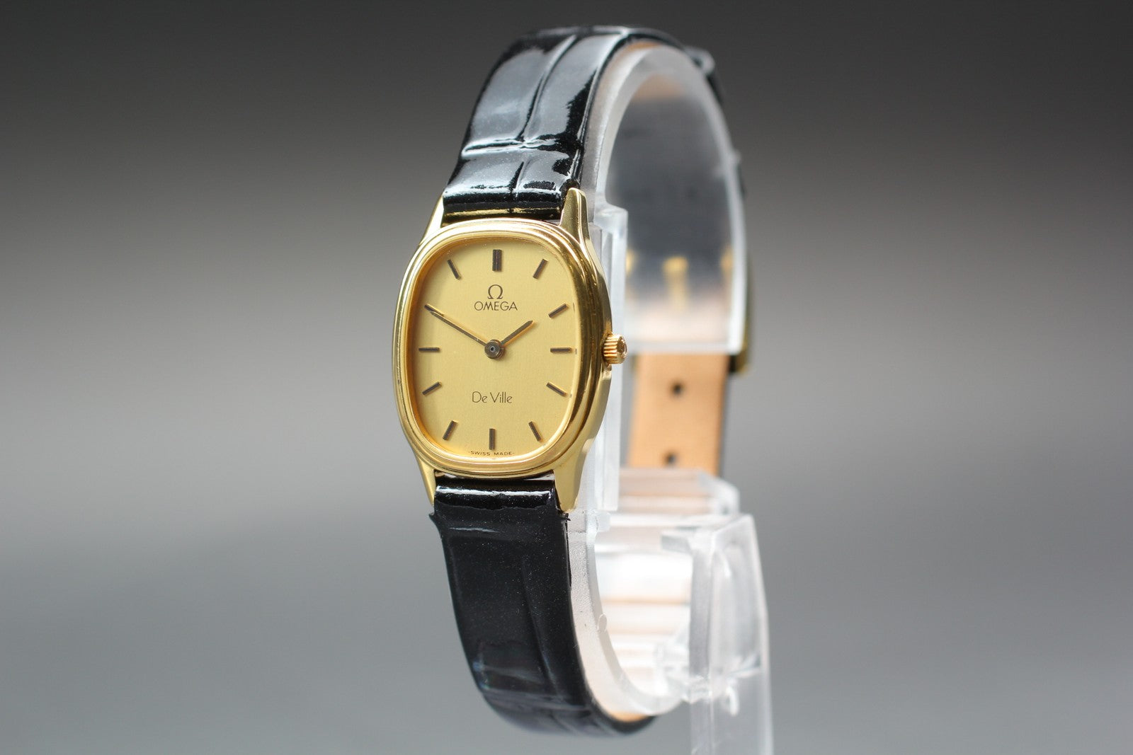 1984 Near MINT/Box OMEGA De Ville 20mm 591.0281 Quartz Gold Dial Women's Vintage