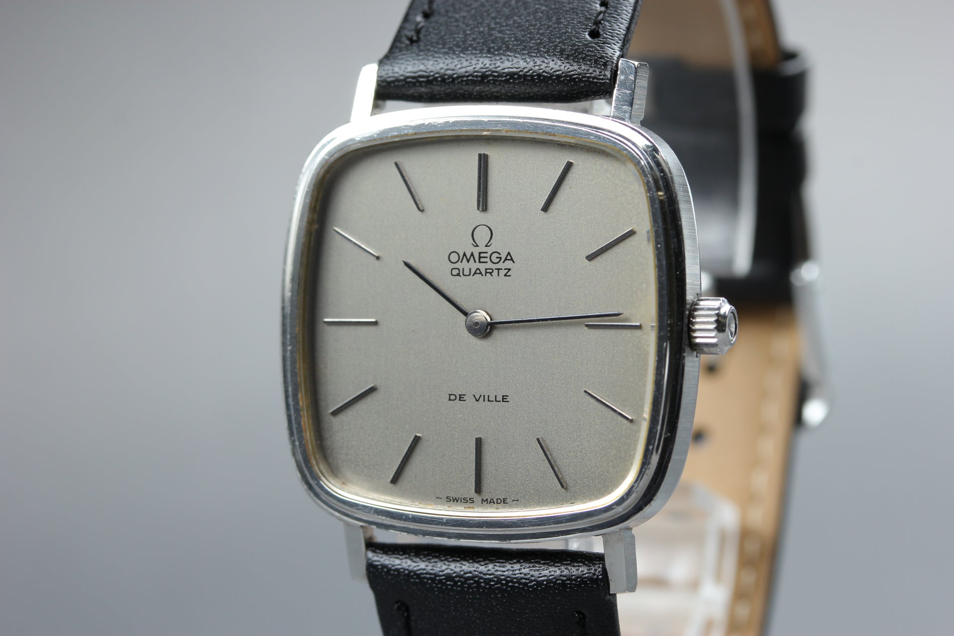 1977 Near MINT OMEGA De ville 31mm 191.0045 Quartz Silver Dial Men's Vintage