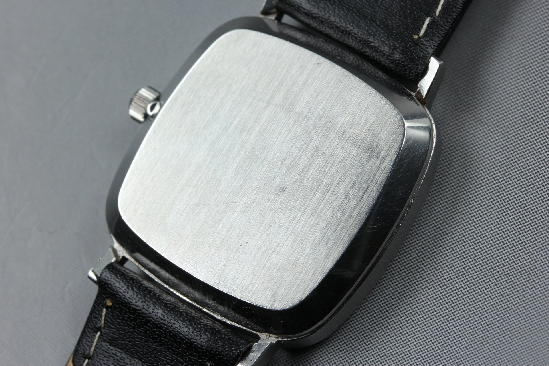 1977 Near MINT OMEGA De ville 31mm 191.0045 Quartz Silver Dial Men's Vintage