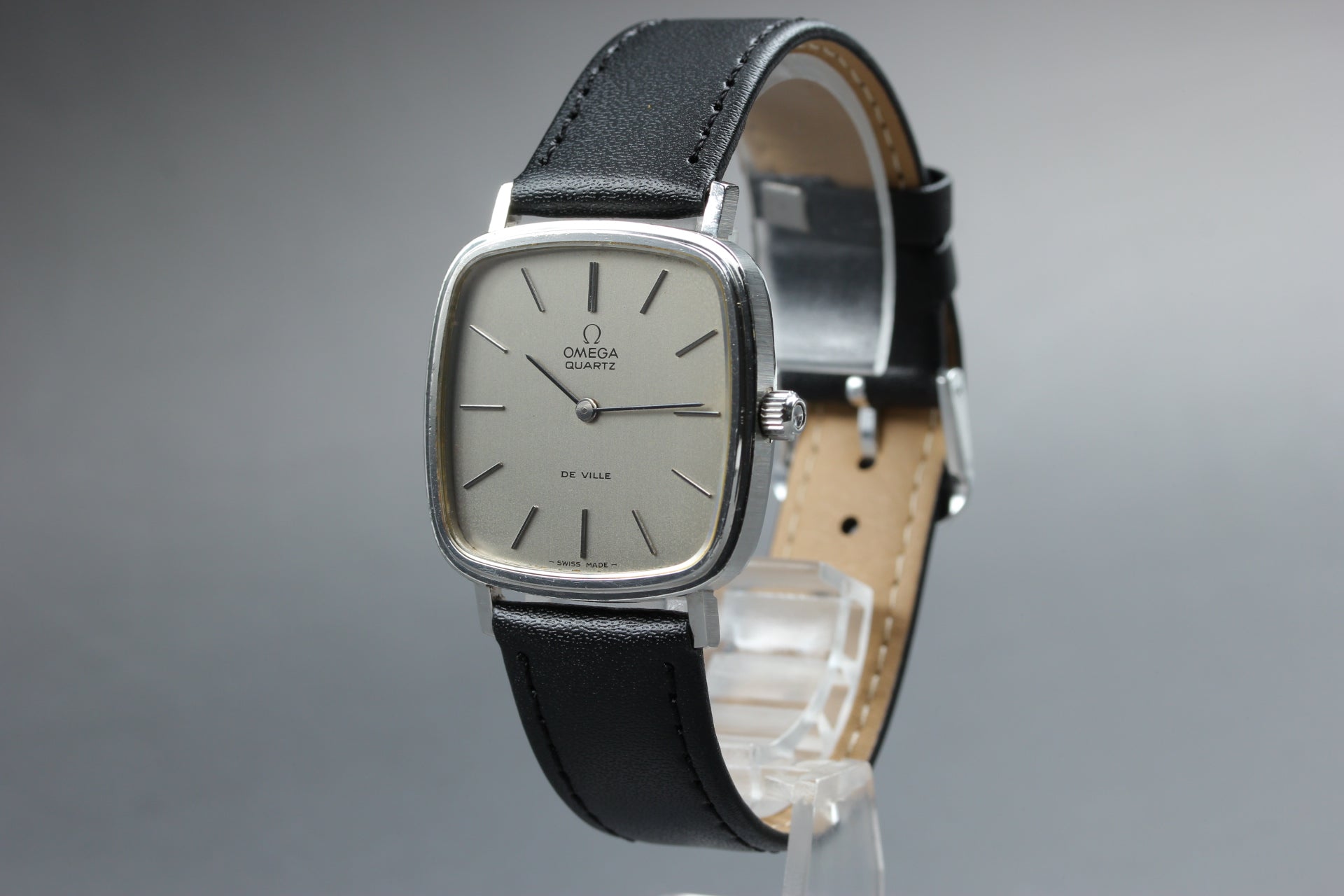 1977 Near MINT OMEGA De ville 31mm 191.0045 Quartz Silver Dial Men's Vintage