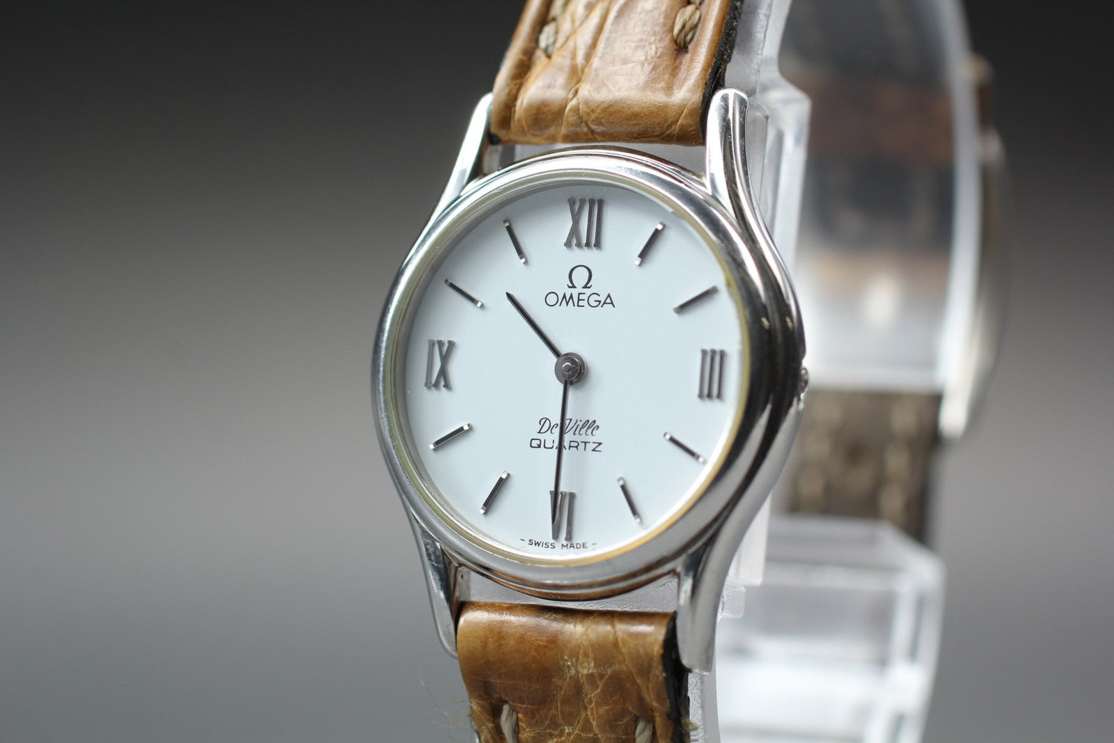 1981 Near MINT OMEGA De Ville 24mm 591.0094.1 Quartz White Roman Women's Vintage