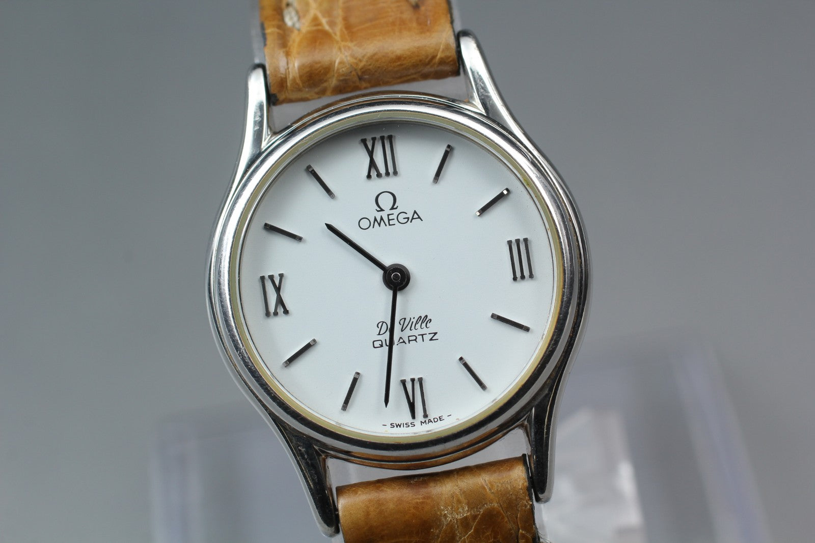 1981 Near MINT OMEGA De Ville 24mm 591.0094.1 Quartz White Roman Women's Vintage