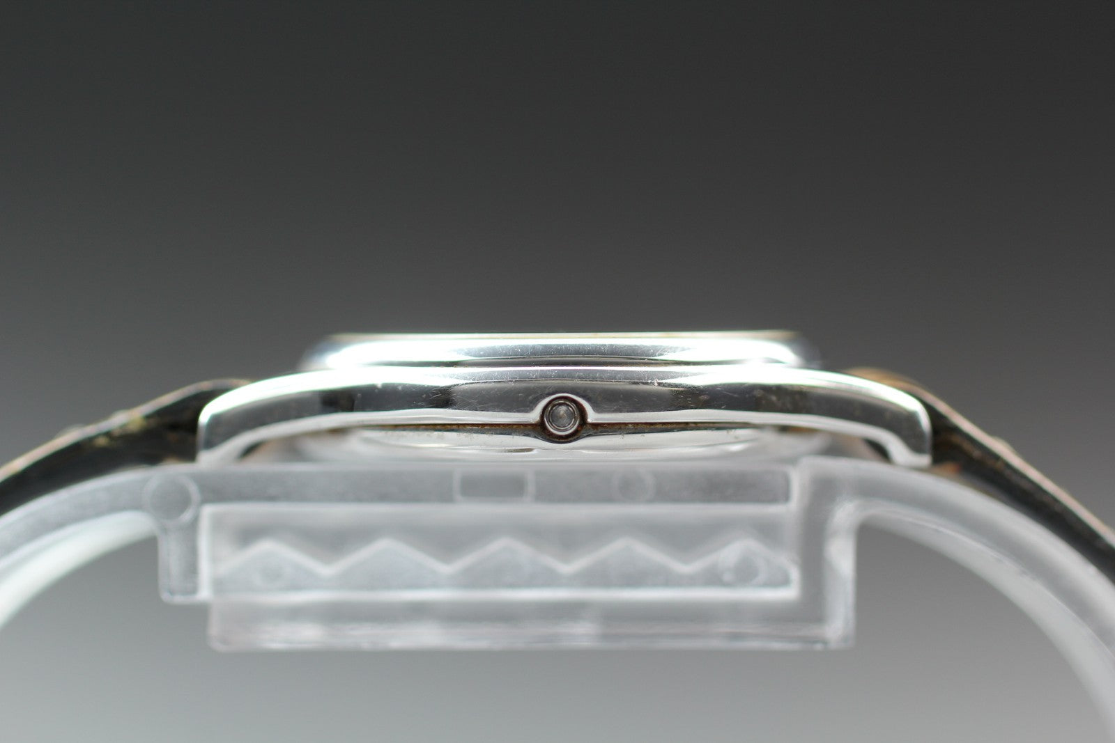 1981 Near MINT OMEGA De Ville 24mm 591.0094.1 Quartz White Roman Women's Vintage