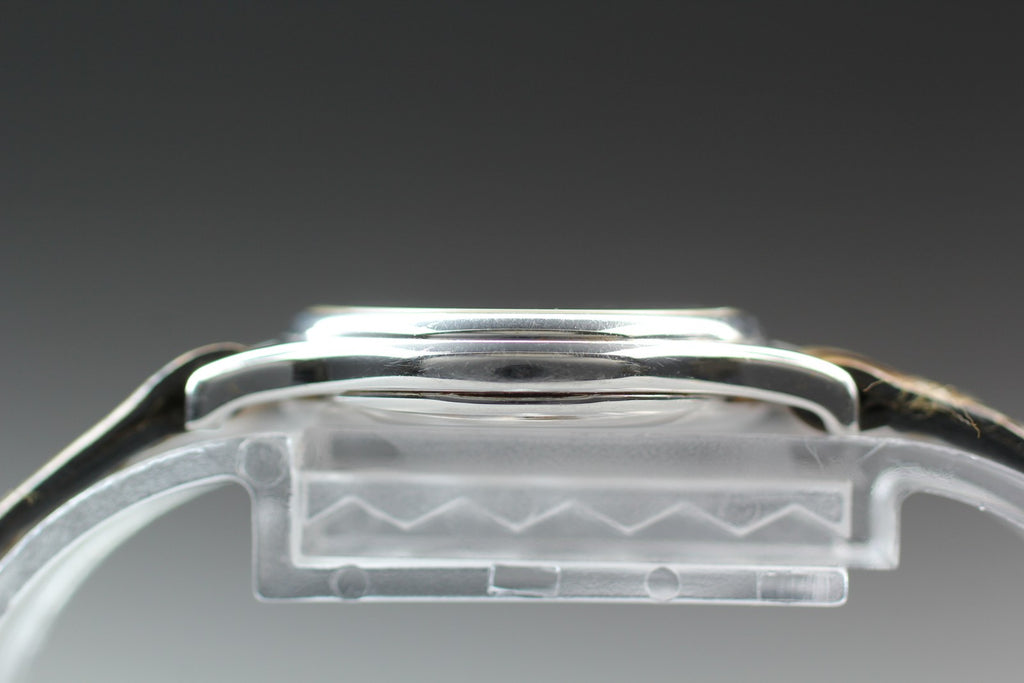 1981 Near MINT OMEGA De Ville 24mm 591.0094.1 Quartz White Roman Women's Vintage