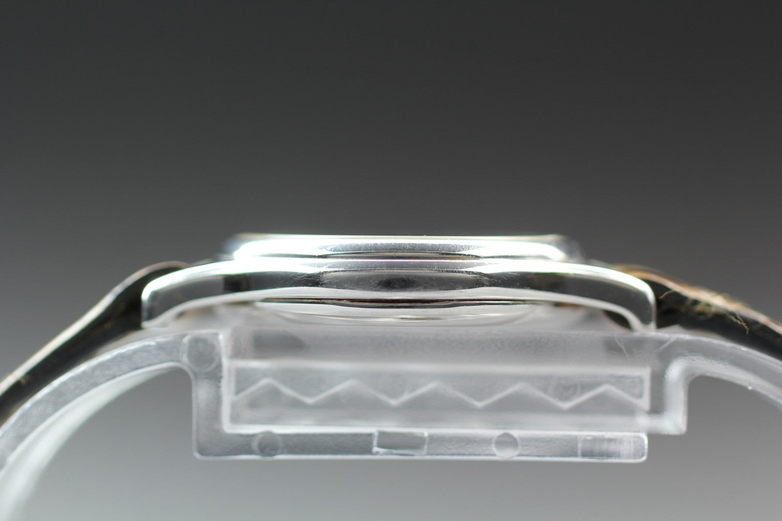 1981 Near MINT OMEGA De Ville 24mm 591.0094.1 Quartz White Roman Women's Vintage