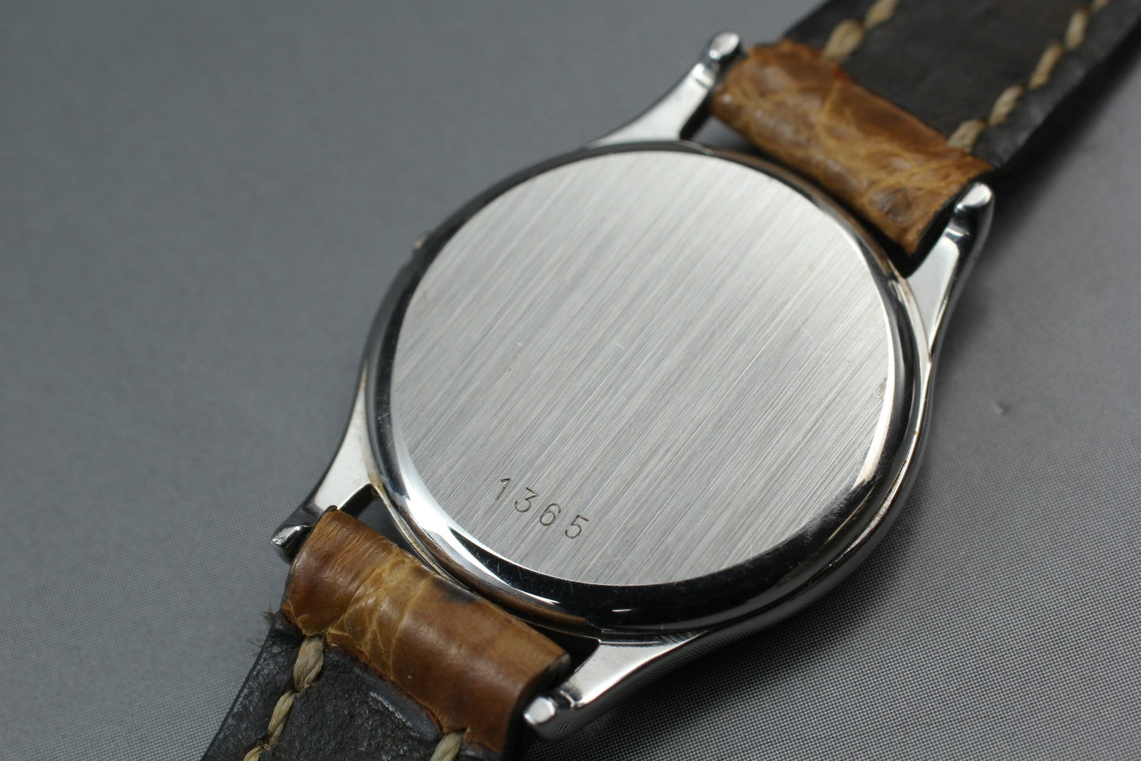 1981 Near MINT OMEGA De Ville 24mm 591.0094.1 Quartz White Roman Women's Vintage
