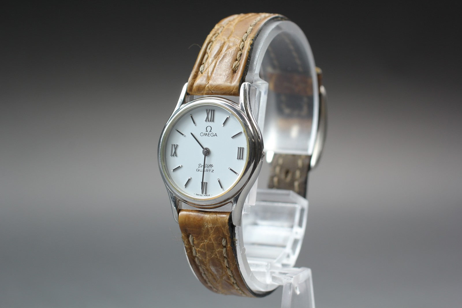 1981 Near MINT OMEGA De Ville 24mm 591.0094.1 Quartz White Roman Women's Vintage