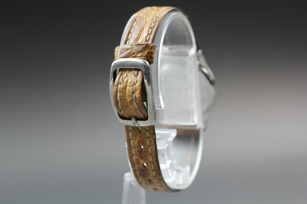 1981 Near MINT OMEGA De Ville 24mm 591.0094.1 Quartz White Roman Women's Vintage