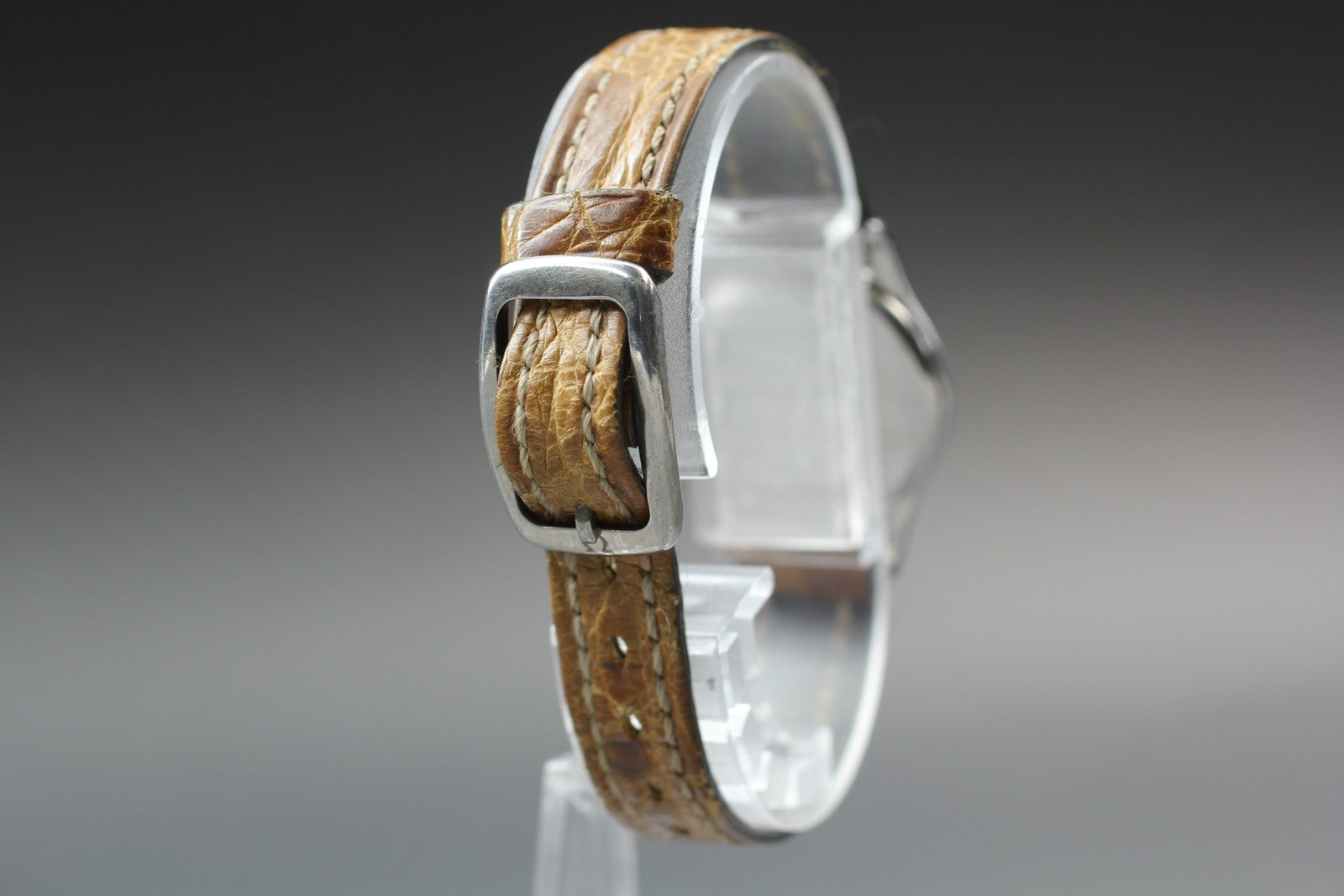 1981 Near MINT OMEGA De Ville 24mm 591.0094.1 Quartz White Roman Women's Vintage
