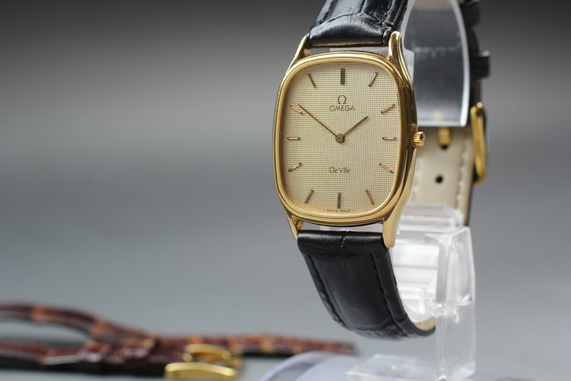 1984 Near MINT OMEGA De Ville 27mm 191.0200.1 Quartz Gold Dial Men's Vintage
