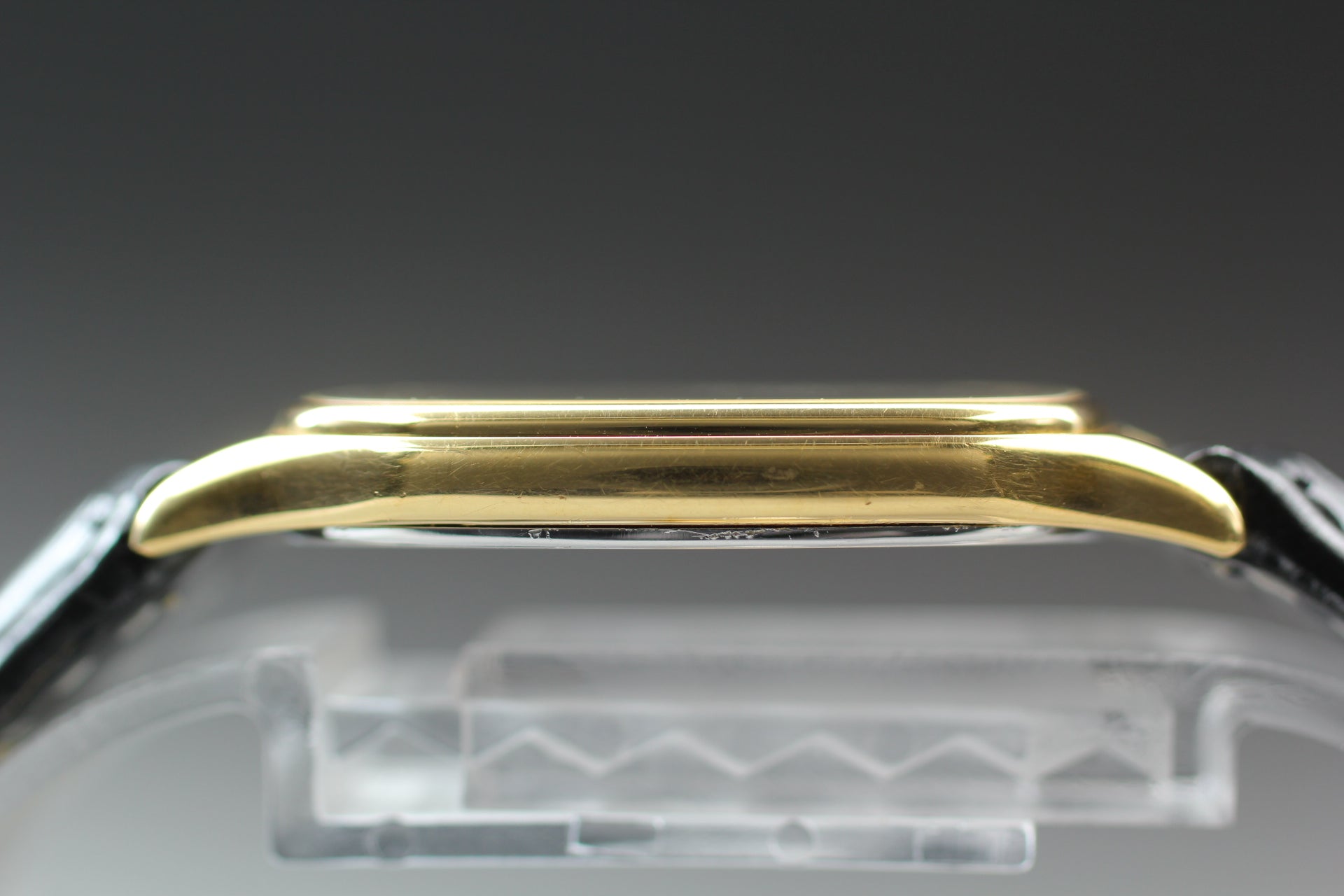 1984 Near MINT OMEGA De Ville 27mm 191.0200.1 Quartz Gold Dial Men's Vintage