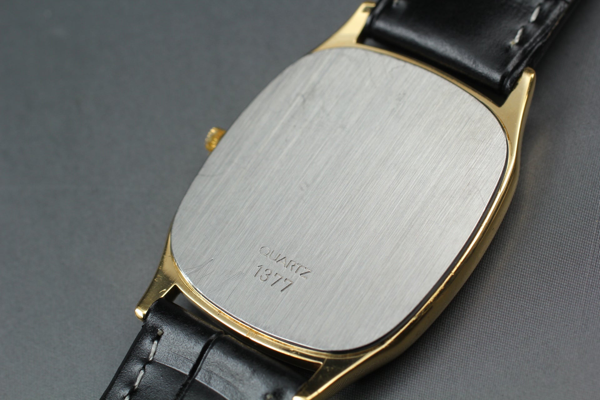 1984 Near MINT OMEGA De Ville 27mm 191.0200.1 Quartz Gold Dial Men's Vintage