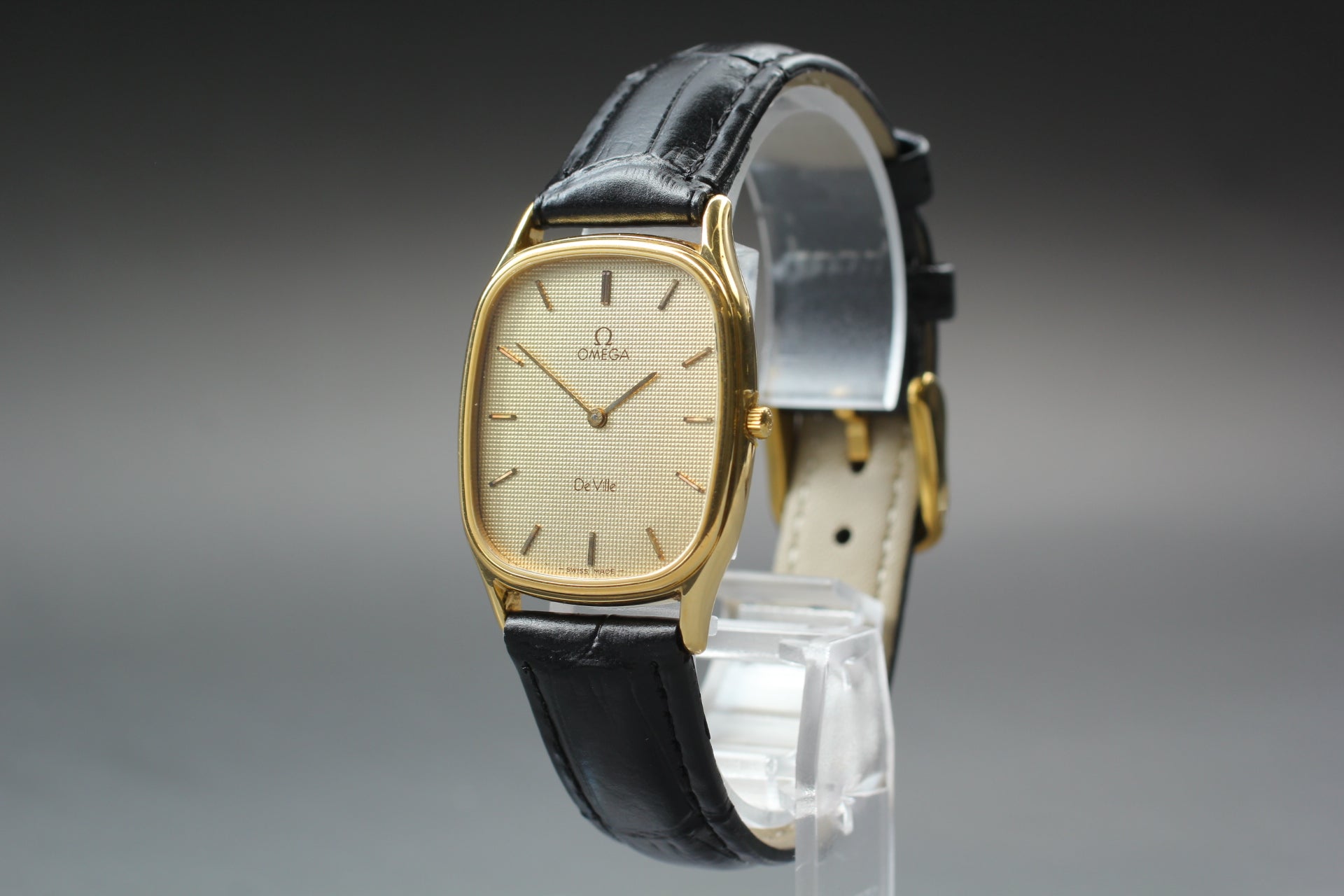 1984 Near MINT OMEGA De Ville 27mm 191.0200.1 Quartz Gold Dial Men's Vintage