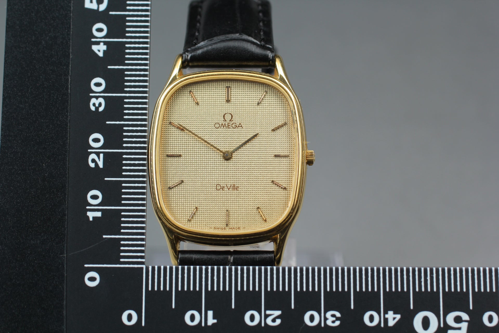 1984 Near MINT OMEGA De Ville 27mm 191.0200.1 Quartz Gold Dial Men's Vintage