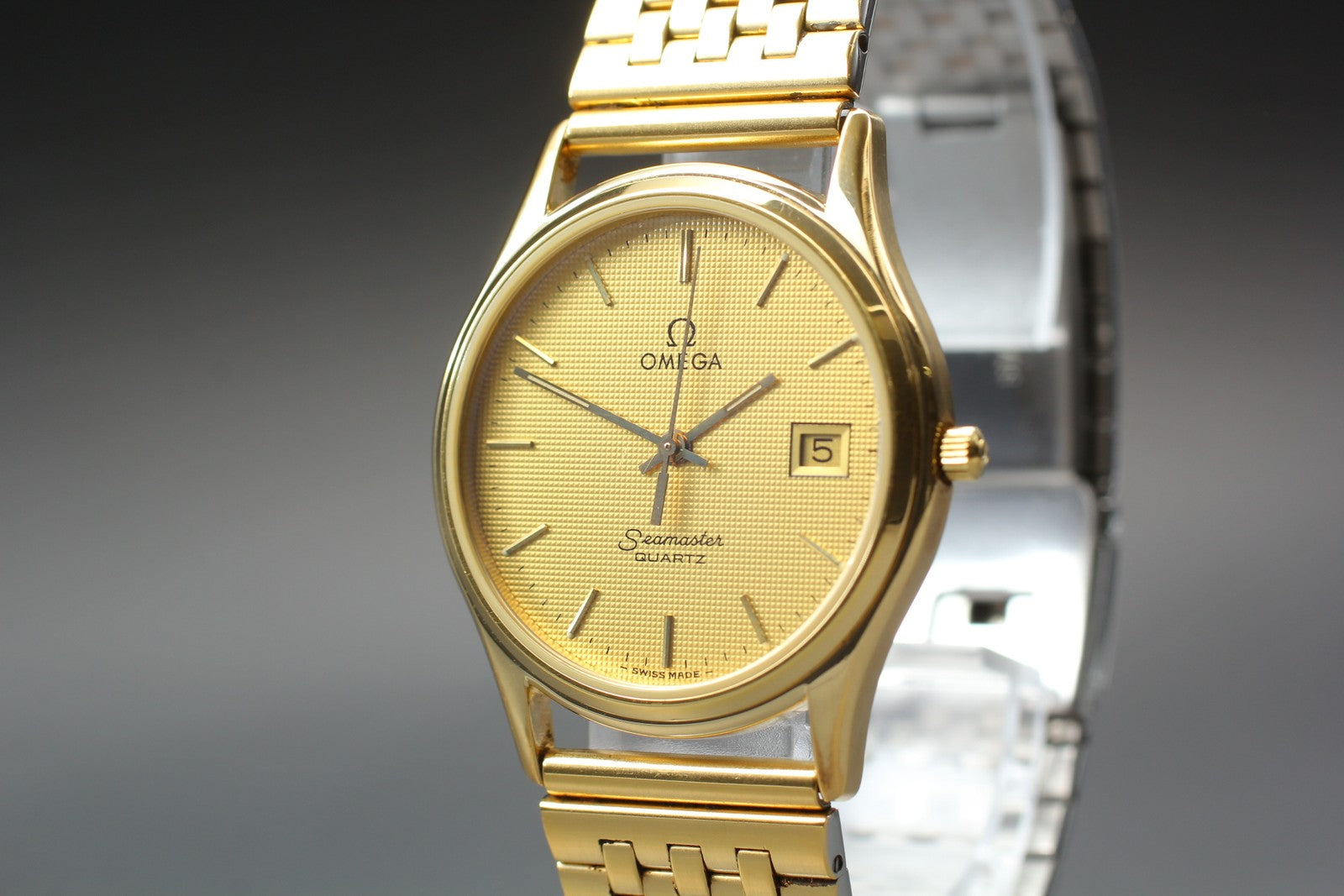 1984 Near MINT OMEGA Seamaster 33mm 196.0251 Quartz Gold Dial Men's Vintage