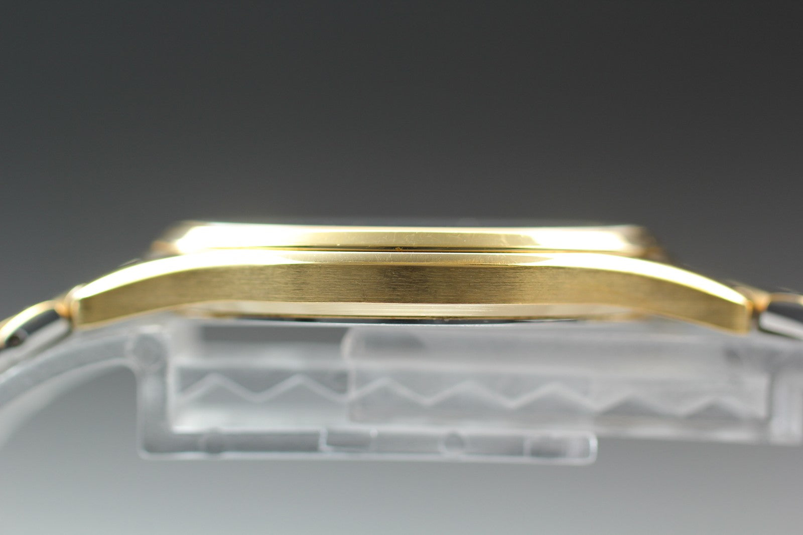 1984 Near MINT OMEGA Seamaster 33mm 196.0251 Quartz Gold Dial Men's Vintage